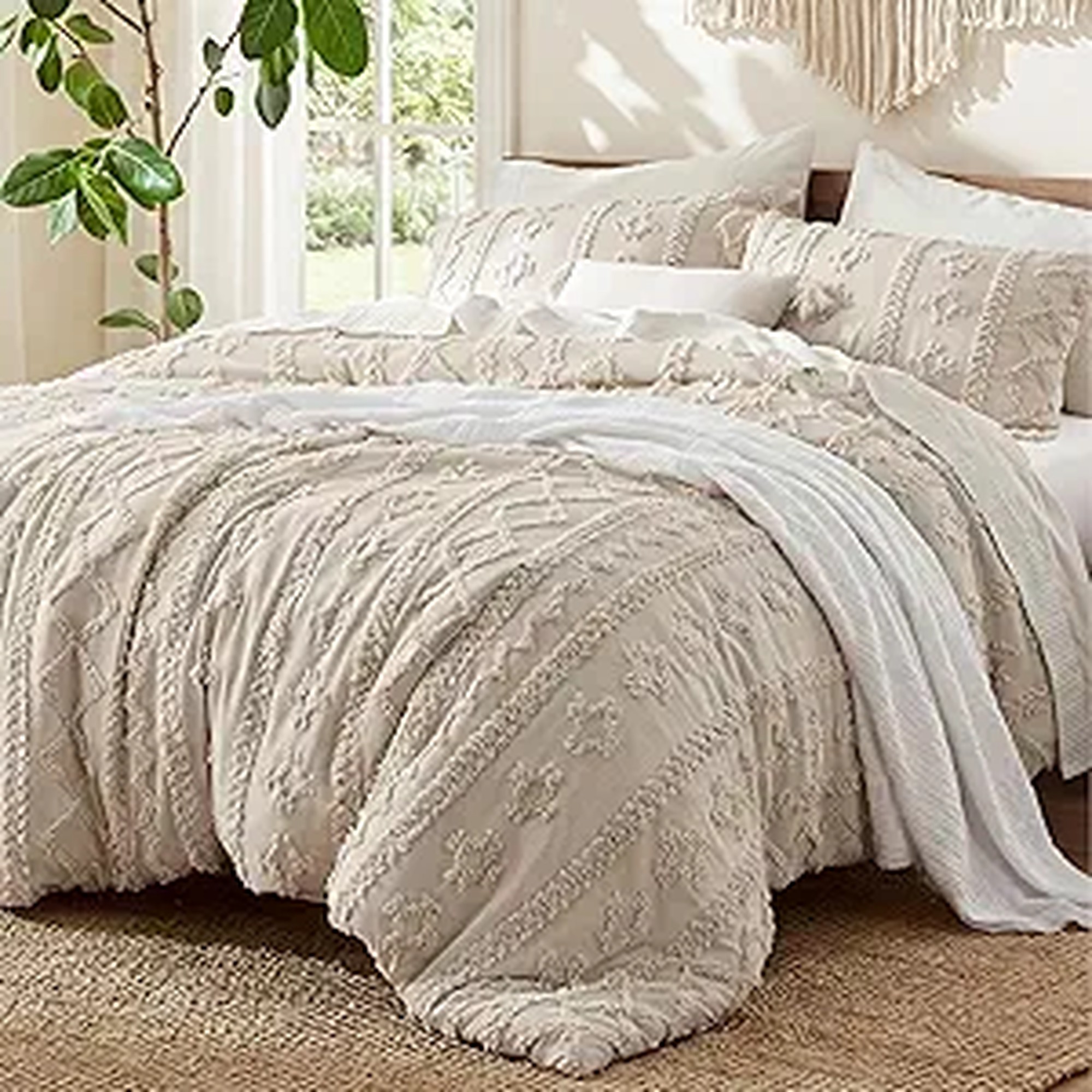 Bedsure Tufted Boho Comforter Set Queen Size - Beige Boho Bed Set, GentleSoftâ„¢ 3 Pieces Farmhouse-Style Embroidery Bedding, Gifts for Woman, Soft Jacquard Kids' Queen Comforter for All Seasons